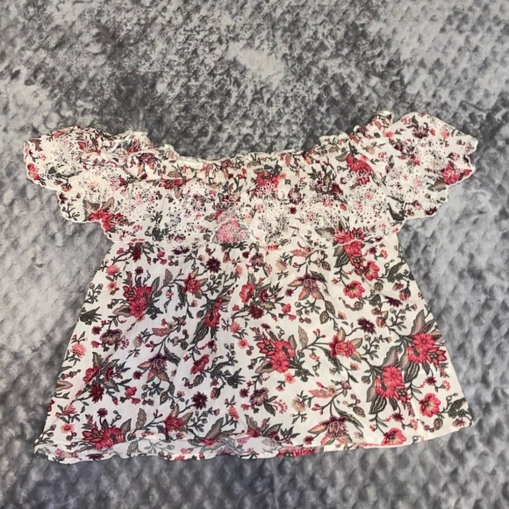 American Eagle Floral Off the Shoulder Top!